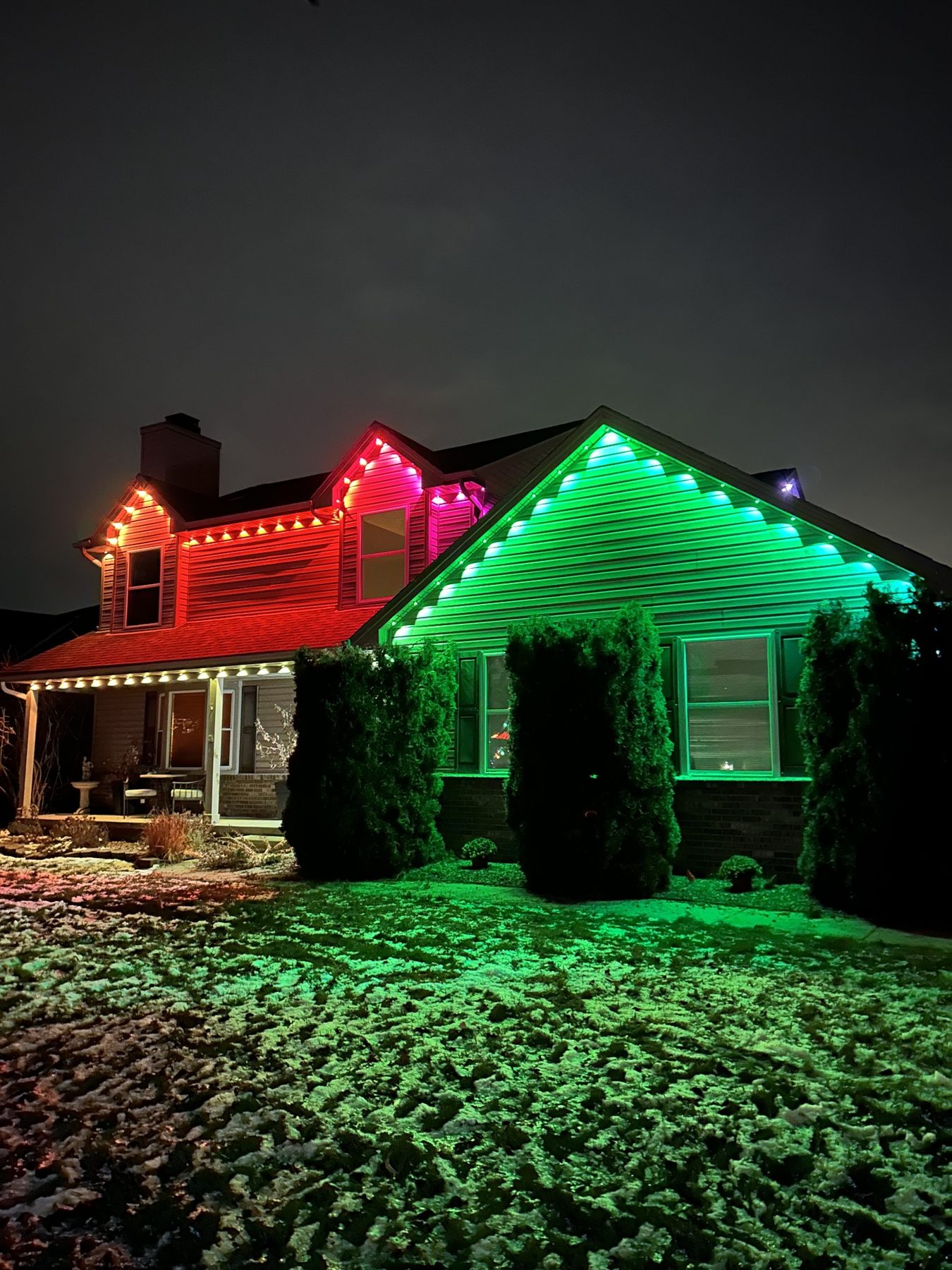 Permanent lighting tracing a multi-level roofline