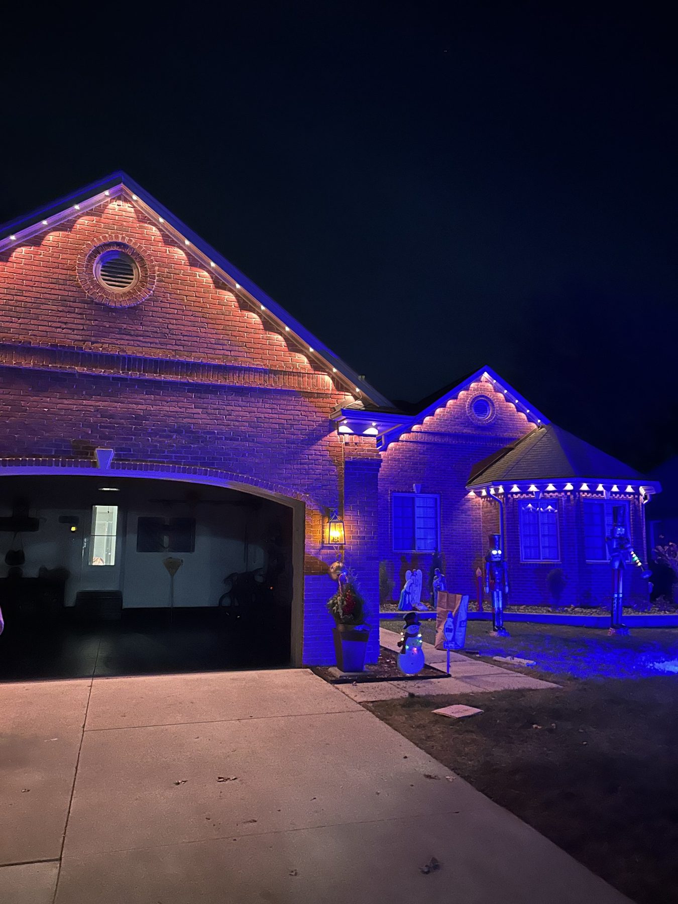 Color permanent lights on a Florida home